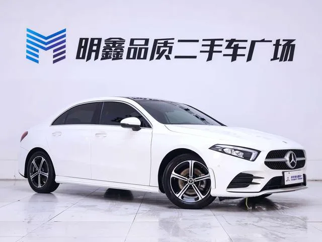 Mercedes-Benz A-Class 2022 Deuxième lifting A 200 L Voiture de sport version mode extérieur photo 6 Mercedes-Benz A-Class 2022 Deuxième lifting A 200 L Voiture de sport version mode extérieur photo 6