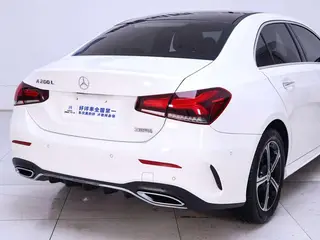 Mercedes-Benz A-Class 2022 Deuxième lifting A 200 L Voiture de sport version mode extérieur photo 9 Mercedes-Benz A-Class 2022 Deuxième lifting A 200 L Voiture de sport version mode extérieur photo 9