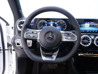 Mercedes-Benz A-Class 2022 Deuxième lifting A 200 L Voiture de sport version mode intérieur photo 17 Mercedes-Benz A-Class 2022 Deuxième lifting A 200 L Voiture de sport version mode intérieur photo 17