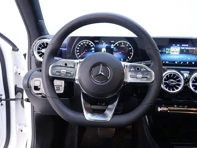 Mercedes-Benz A-Class 2022 Deuxième lifting A 200 L Voiture de sport version mode intérieur photo 17 Mercedes-Benz A-Class 2022 Deuxième lifting A 200 L Voiture de sport version mode intérieur photo 17