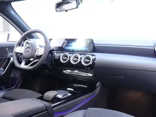 Mercedes-Benz A-Class 2022 Deuxième lifting A 200 L Voiture de sport version mode intérieur photo 20 Mercedes-Benz A-Class 2022 Deuxième lifting A 200 L Voiture de sport version mode intérieur photo 20