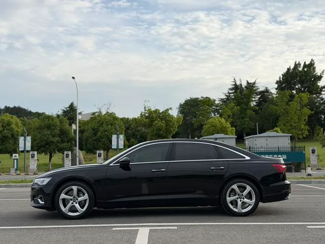 Audi A6L 2023 45 TFSI quattro Elegante y elegante exterior foto 4