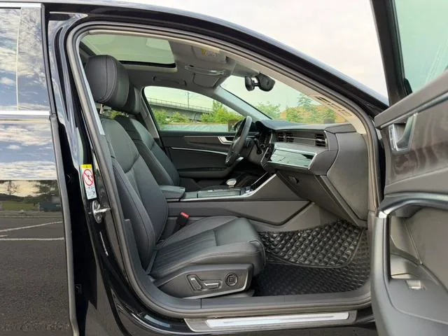 Audi A6L 2023 45 TFSI quattro Elegante y elegante interior foto 17