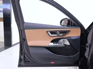 Mercedes-Benz E-Class 2024 E 300 L Luxury type Passenger car interior photo 19 Mercedes-Benz E-Class 2024 E 300 L Luxury type Passenger car interior photo 19