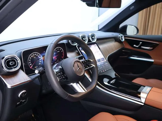 Mercedes-Benz GLC 2024 GLC 300 L 4MATIC Dynamic 5 seat interior photo 12 Mercedes-Benz GLC 2024 GLC 300 L 4MATIC Dynamic 5 seat interior photo 12