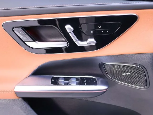 Mercedes-Benz GLC 2024 GLC 300 L 4MATIC Dynamic 5 seat interior photo 18 Mercedes-Benz GLC 2024 GLC 300 L 4MATIC Dynamic 5 seat interior photo 18