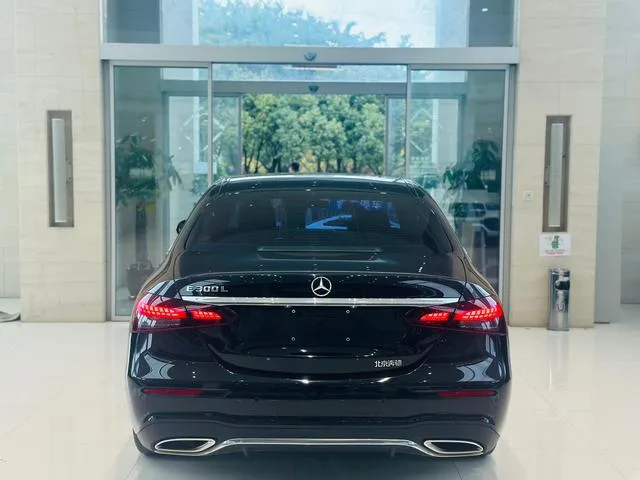 Mercedes-Benz E-Class 2023 E 300 L Luxury type sports car interior photo 8 Mercedes-Benz E-Class 2023 E 300 L Luxury type sports car interior photo 8