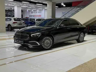 Mercedes-Benz E-Class 2022 Reforma E 300 L Estilo de moda Coche exterior foto 1 Mercedes-Benz E-Class 2022 Reforma E 300 L Estilo de moda Coche exterior foto 1