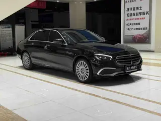 Mercedes-Benz E-Class 2022 Reforma E 300 L Estilo de moda Coche exterior foto 3 Mercedes-Benz E-Class 2022 Reforma E 300 L Estilo de moda Coche exterior foto 3