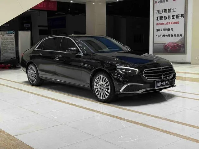 Mercedes-Benz E-Class 2022 Reforma E 300 L Estilo de moda Coche exterior foto 3 Mercedes-Benz E-Class 2022 Reforma E 300 L Estilo de moda Coche exterior foto 3