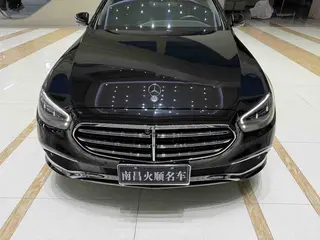 Mercedes-Benz E-Class 2022 Reforma E 300 L Estilo de moda Coche exterior foto 4 Mercedes-Benz E-Class 2022 Reforma E 300 L Estilo de moda Coche exterior foto 4