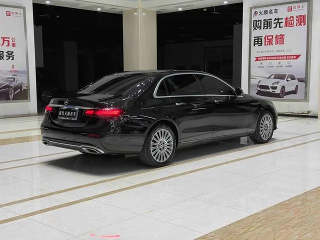 Mercedes-Benz E-Class 2022 Reforma E 300 L Estilo de moda Coche exterior foto 6 Mercedes-Benz E-Class 2022 Reforma E 300 L Estilo de moda Coche exterior foto 6