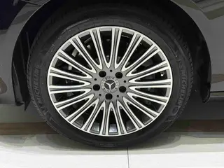 Mercedes-Benz E-Class 2022 Reforma E 300 L Estilo de moda Coche exterior foto 10 Mercedes-Benz E-Class 2022 Reforma E 300 L Estilo de moda Coche exterior foto 10
