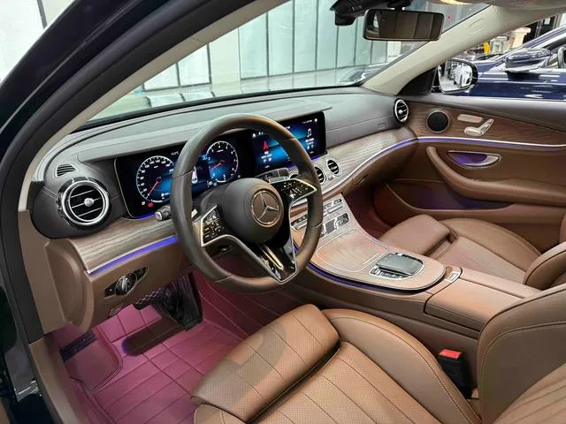 Mercedes-Benz E-Class 2022 Reforma E 300 L Estilo de moda Coche interior foto 11 Mercedes-Benz E-Class 2022 Reforma E 300 L Estilo de moda Coche interior foto 11