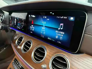 Mercedes-Benz E-Class 2022 Reforma E 300 L Estilo de moda Coche interior foto 13 Mercedes-Benz E-Class 2022 Reforma E 300 L Estilo de moda Coche interior foto 13