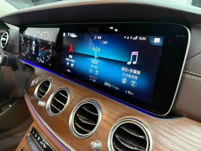 Mercedes-Benz E-Class 2022 Reforma E 300 L Estilo de moda Coche interior foto 13 Mercedes-Benz E-Class 2022 Reforma E 300 L Estilo de moda Coche interior foto 13