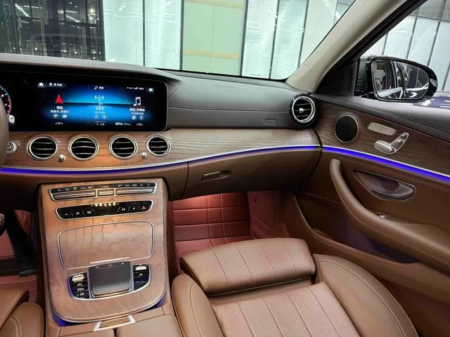 Mercedes-Benz E-Class 2022 Reforma E 300 L Estilo de moda Coche interior foto 17 Mercedes-Benz E-Class 2022 Reforma E 300 L Estilo de moda Coche interior foto 17