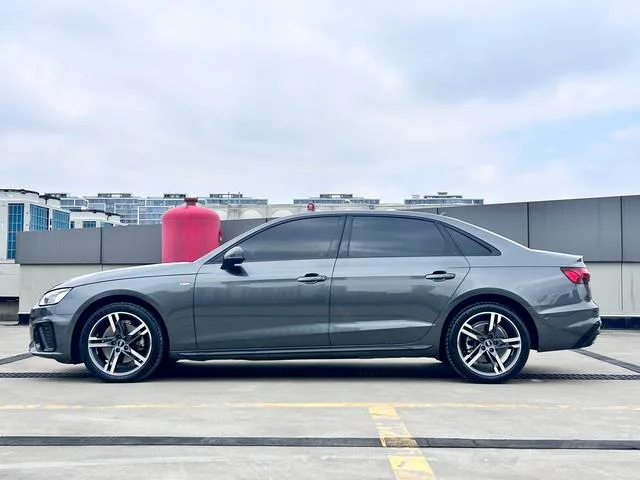 Audi A4L 2022 40 TFSI Deluxe Dynamic exterior photo 3 Audi A4L 2022 40 TFSI Deluxe Dynamic exterior photo 3