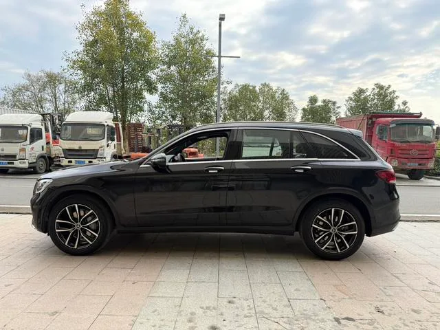 Mercedes-Benz GLC 2021 GLC 260 L 4MATIC Luxury type exterior photo 4 Mercedes-Benz GLC 2021 GLC 260 L 4MATIC Luxury type exterior photo 4