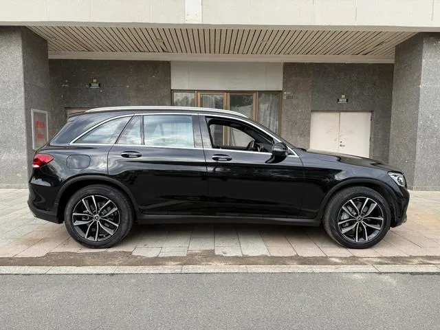 Mercedes-Benz GLC 2021 GLC 260 L 4MATIC Luxury type exterior photo 5 Mercedes-Benz GLC 2021 GLC 260 L 4MATIC Luxury type exterior photo 5