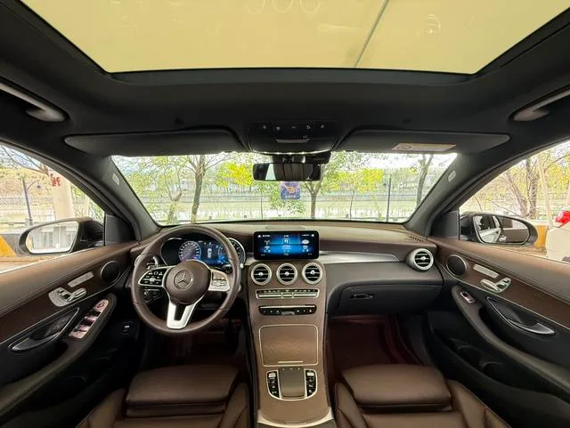 Mercedes-Benz GLC 2021 GLC 260 L 4MATIC Luxury type interior photo 13 Mercedes-Benz GLC 2021 GLC 260 L 4MATIC Luxury type interior photo 13