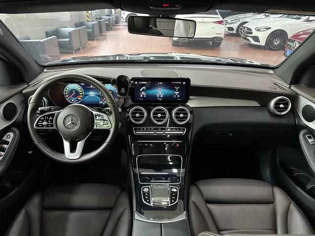 Mercedes-Benz GLC 2022 Trois lifting GLC 260 L 4MATIC Type dynamique extérieur photo 6 Mercedes-Benz GLC 2022 Trois lifting GLC 260 L 4MATIC Type dynamique extérieur photo 6