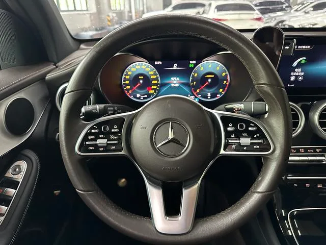 Mercedes-Benz GLC 2022 Trois lifting GLC 260 L 4MATIC Type dynamique intérieur photo 14 Mercedes-Benz GLC 2022 Trois lifting GLC 260 L 4MATIC Type dynamique intérieur photo 14