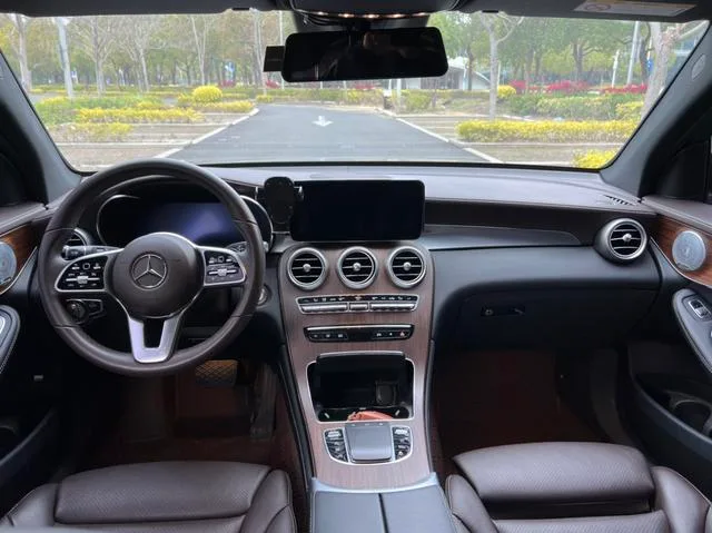 Mercedes-Benz GLC 2021 GLC 300 L 4MATIC Dinámico exterior foto 4 Mercedes-Benz GLC 2021 GLC 300 L 4MATIC Dinámico exterior foto 4