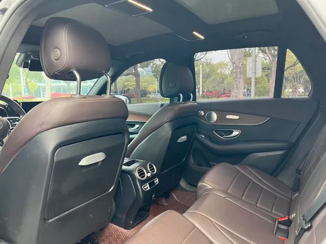 Mercedes-Benz GLC 2021 GLC 300 L 4MATIC Dinámico interior foto 6 Mercedes-Benz GLC 2021 GLC 300 L 4MATIC Dinámico interior foto 6