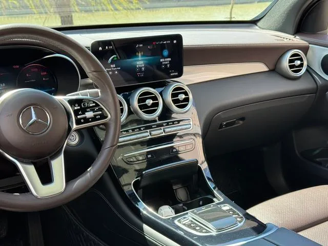 Mercedes-Benz GLC 2022 GLC 260 L 4MATIC Dinámico interior foto 17 Mercedes-Benz GLC 2022 GLC 260 L 4MATIC Dinámico interior foto 17