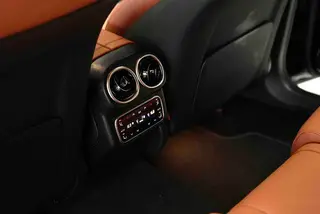 Mercedes-Benz GLC 2024 GLC 260 L 4MATIC Type dynamique 5 Siège intérieur photo 15 Mercedes-Benz GLC 2024 GLC 260 L 4MATIC Type dynamique 5 Siège intérieur photo 15