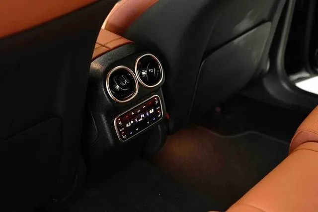 Mercedes-Benz GLC 2024 GLC 260 L 4MATIC Type dynamique 5 Siège intérieur photo 15 Mercedes-Benz GLC 2024 GLC 260 L 4MATIC Type dynamique 5 Siège intérieur photo 15