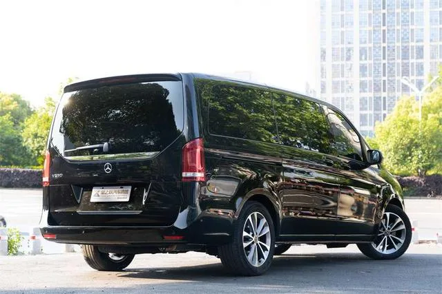 Mercedes-Benz V-Class 2022 V 260 Version pilote extérieur photo 6 Mercedes-Benz V-Class 2022 V 260 Version pilote extérieur photo 6