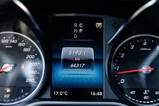 Mercedes-Benz V-Class 2022 V 260 Version pilote extérieur photo 9 Mercedes-Benz V-Class 2022 V 260 Version pilote extérieur photo 9
