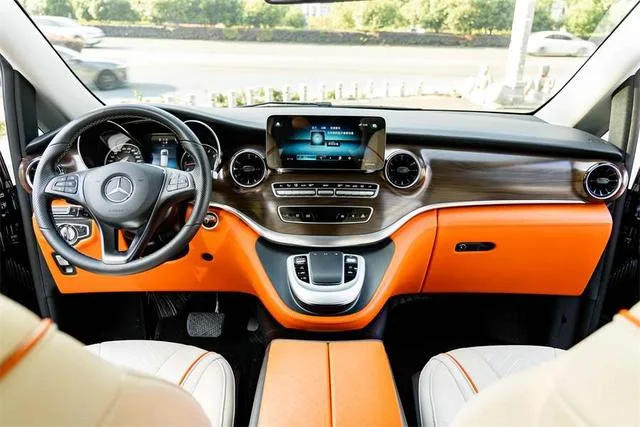 Mercedes-Benz V-Class 2022 V 260 Version pilote intérieur photo 12 Mercedes-Benz V-Class 2022 V 260 Version pilote intérieur photo 12