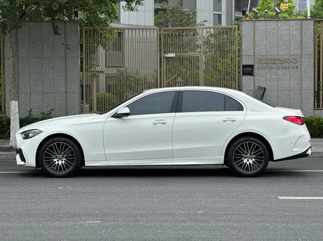 Mercedes-Benz C-Class 2023 Mise à jour C 200 L Version sportive extérieur photo 7 Mercedes-Benz C-Class 2023 Mise à jour C 200 L Version sportive extérieur photo 7