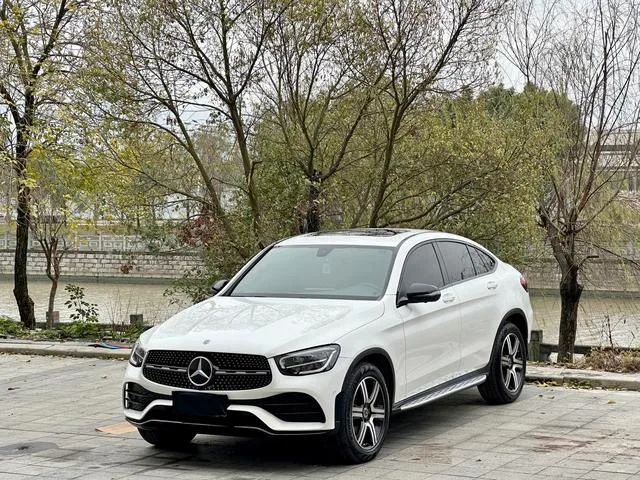 Mercedes-Benz GLC Coupe 2022 Reforma GLC 260 4MATIC Coupé SUV exterior foto 1 Mercedes-Benz GLC Coupe 2022 Reforma GLC 260 4MATIC Coupé SUV exterior foto 1