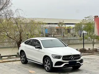 Mercedes-Benz GLC Coupe 2022 Reforma GLC 260 4MATIC Coupé SUV exterior foto 3 Mercedes-Benz GLC Coupe 2022 Reforma GLC 260 4MATIC Coupé SUV exterior foto 3