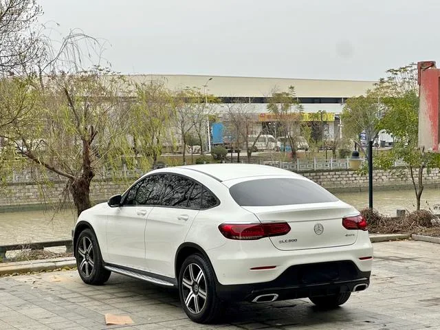 Mercedes-Benz GLC Coupe 2022 Reforma GLC 260 4MATIC Coupé SUV exterior foto 6 Mercedes-Benz GLC Coupe 2022 Reforma GLC 260 4MATIC Coupé SUV exterior foto 6