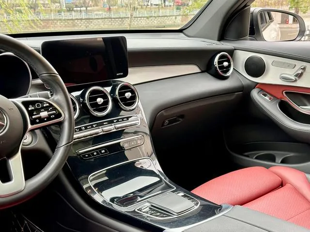 Mercedes-Benz GLC Coupe 2022 Reforma GLC 260 4MATIC Coupé SUV interior foto 18 Mercedes-Benz GLC Coupe 2022 Reforma GLC 260 4MATIC Coupé SUV interior foto 18