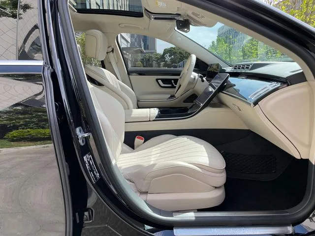 Mercedes-Benz S-Class 2022 S 400 L Type de luxe intérieur photo 19 Mercedes-Benz S-Class 2022 S 400 L Type de luxe intérieur photo 19
