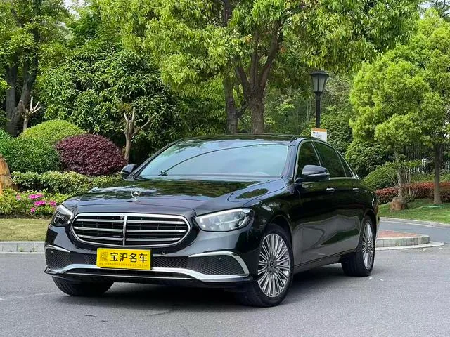 Mercedes-Benz E-Class 2023 E 300 L De lujo Coche exterior foto 1 Mercedes-Benz E-Class 2023 E 300 L De lujo Coche exterior foto 1