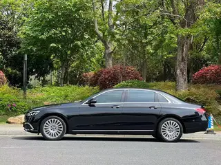 Mercedes-Benz E-Class 2023 E 300 L De lujo Coche exterior foto 2 Mercedes-Benz E-Class 2023 E 300 L De lujo Coche exterior foto 2