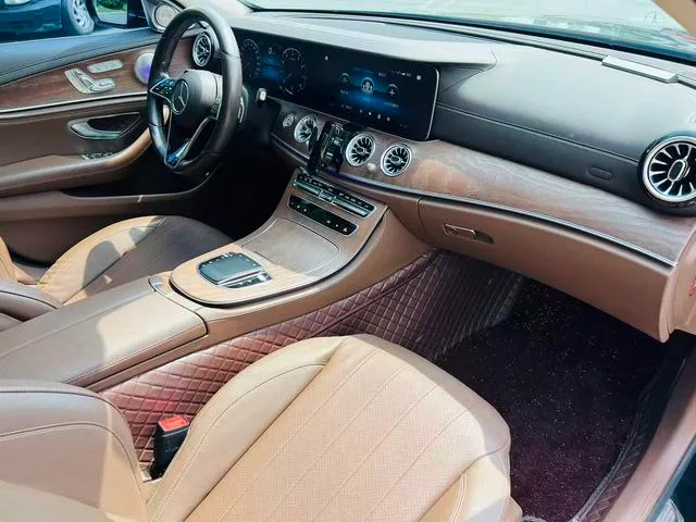 Mercedes-Benz E-Class 2023 E 300 L De lujo Coche exterior foto 4 Mercedes-Benz E-Class 2023 E 300 L De lujo Coche exterior foto 4