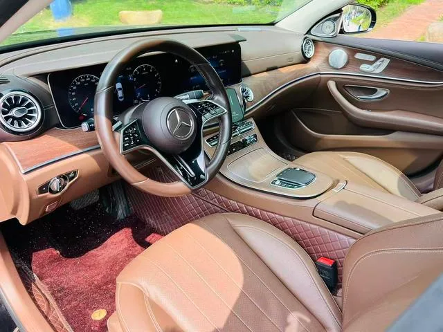 Mercedes-Benz E-Class 2023 E 300 L De lujo Coche exterior foto 5 Mercedes-Benz E-Class 2023 E 300 L De lujo Coche exterior foto 5