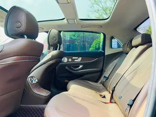 Mercedes-Benz E-Class 2023 E 300 L De lujo Coche exterior foto 6 Mercedes-Benz E-Class 2023 E 300 L De lujo Coche exterior foto 6
