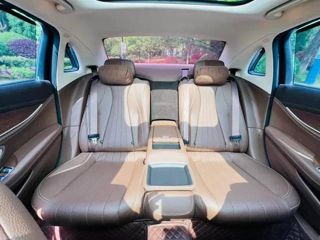 Mercedes-Benz E-Class 2023 E 300 L De lujo Coche interior foto 9 Mercedes-Benz E-Class 2023 E 300 L De lujo Coche interior foto 9
