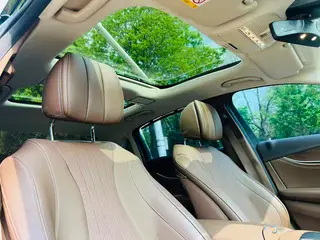 Mercedes-Benz E-Class 2023 E 300 L De lujo Coche interior foto 10 Mercedes-Benz E-Class 2023 E 300 L De lujo Coche interior foto 10
