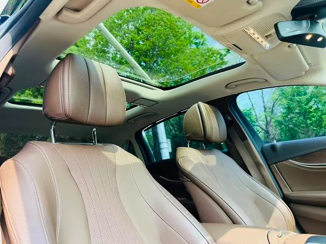 Mercedes-Benz E-Class 2023 E 300 L De lujo Coche interior foto 10 Mercedes-Benz E-Class 2023 E 300 L De lujo Coche interior foto 10