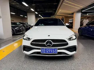Mercedes-Benz C-Class 2025 C 260 L Versión deportiva exterior foto 3 Mercedes-Benz C-Class 2025 C 260 L Versión deportiva exterior foto 3